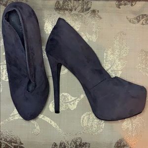 Electric gray heels